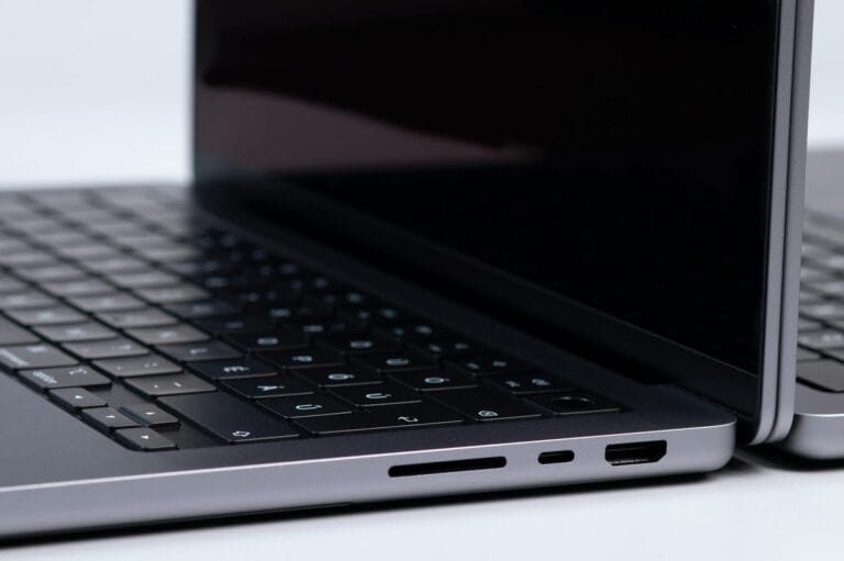 MacBook Air M3 vs MacBook Pro 14 M4: Premium Laptops in India 2026